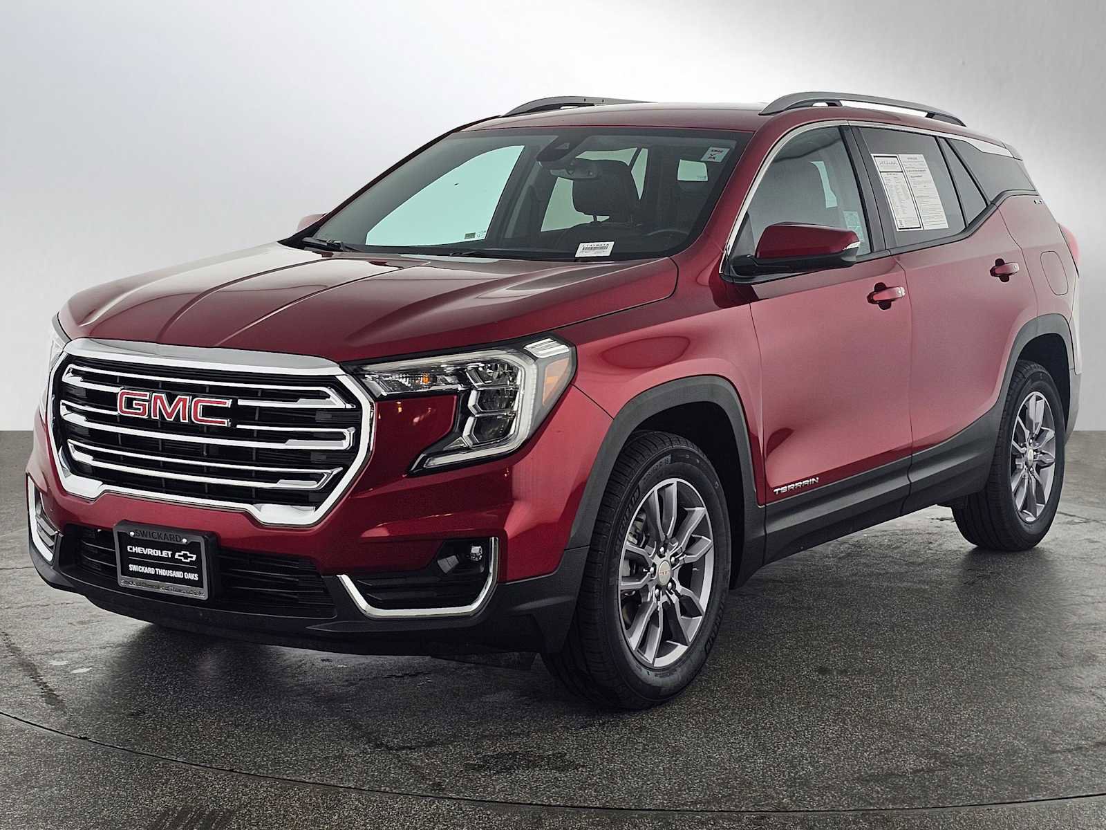 Used 2023 GMC Terrain SLT image 3