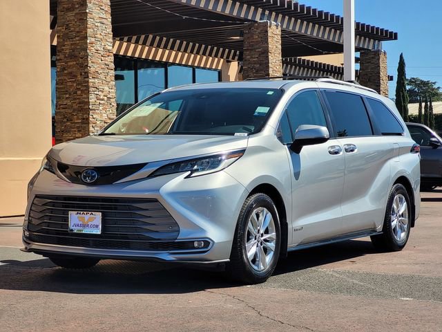 Certified 2021 Toyota Sienna Limited FWD image 10