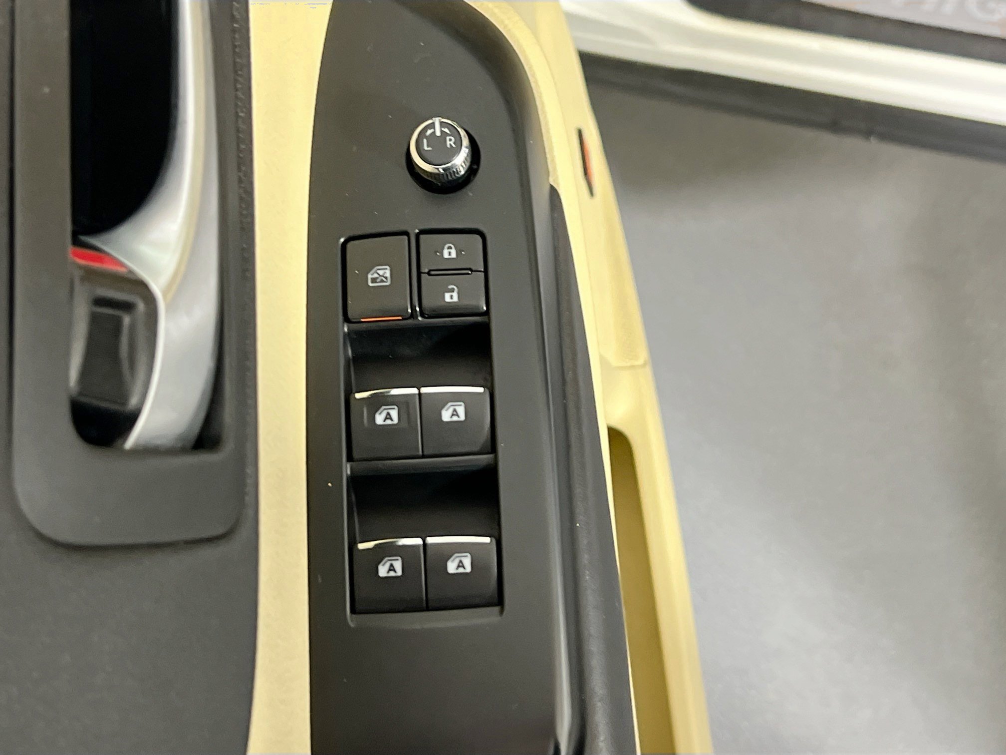 Used 2018 Toyota Highlander Limited Platinum w/ Protection Package #3 image 18