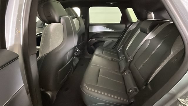 Used 2024 Cadillac Lyriq Tech RWD image 27