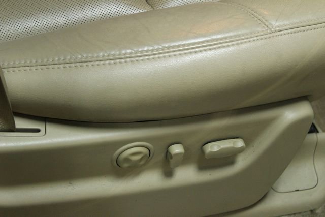 Used 2013 Cadillac Escalade Premium image 11