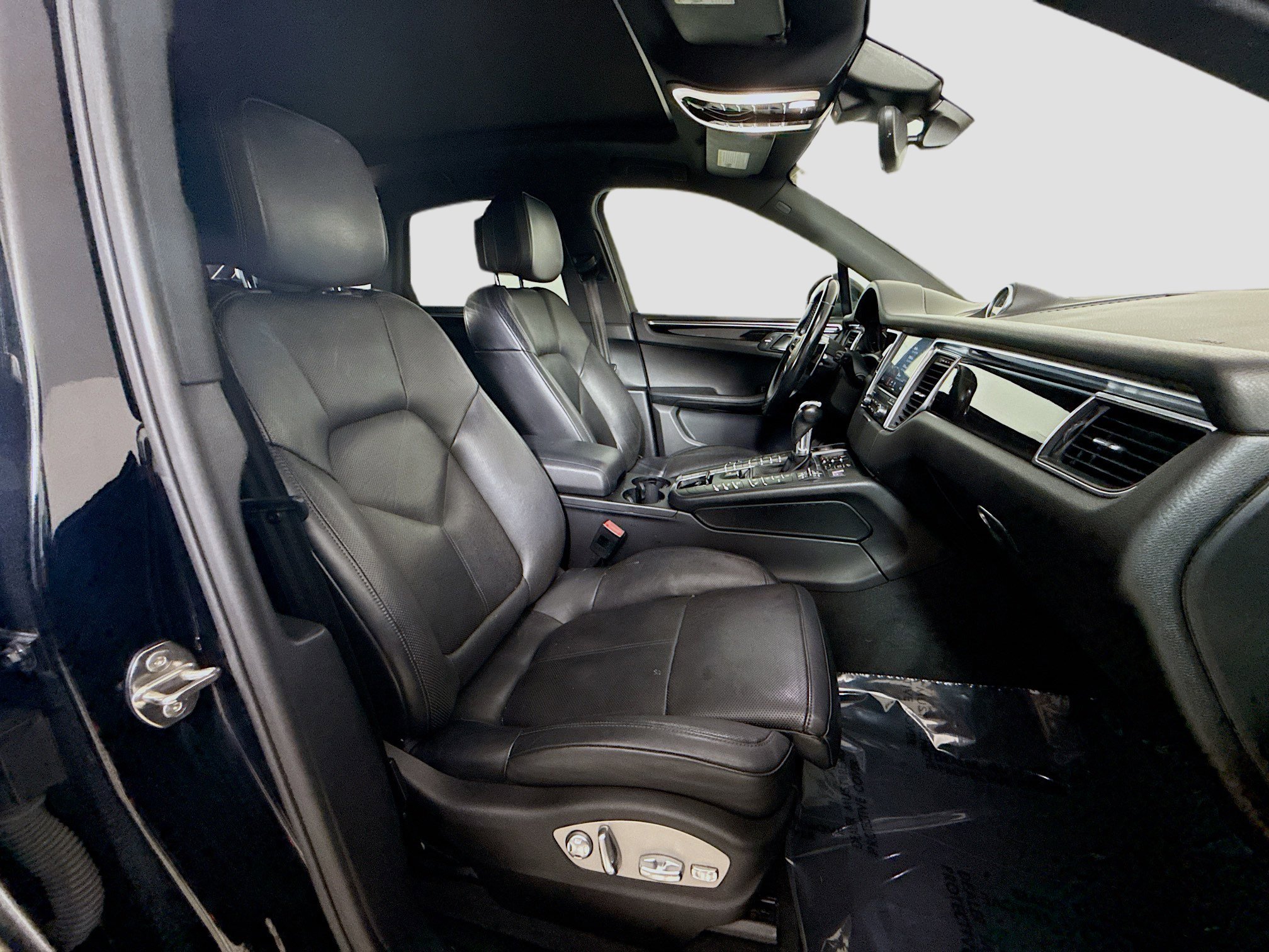 Used 2018 Porsche Macan S image 28