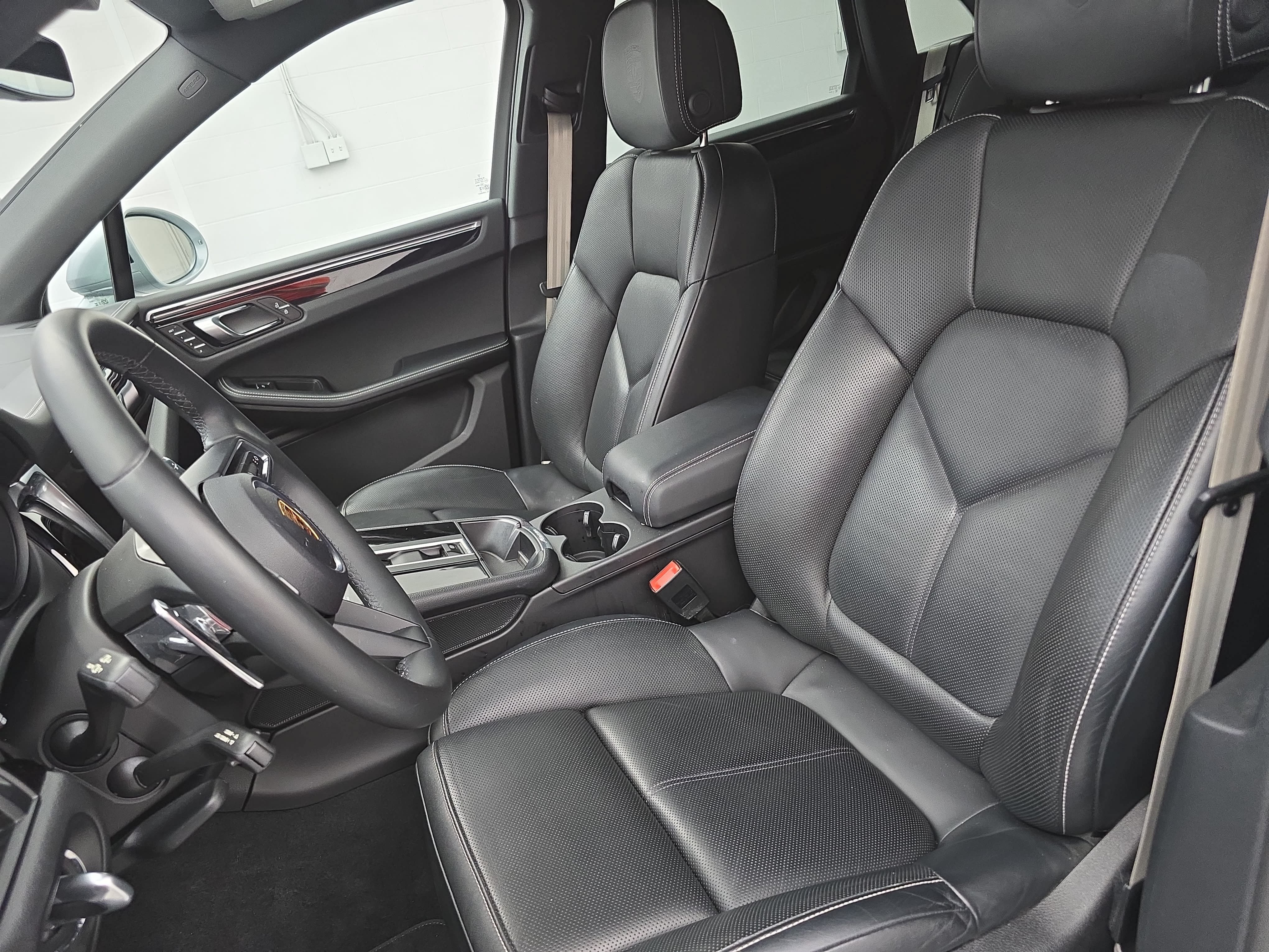 Certified 2024 Porsche Macan S AWD/4WD image 5