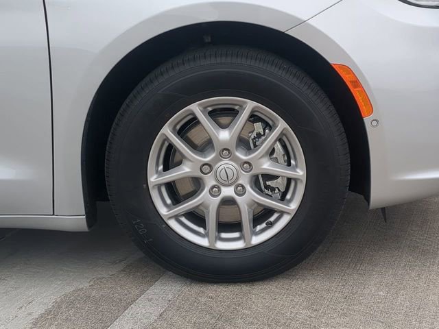 New 2026 Chrysler Pacifica Select image 11