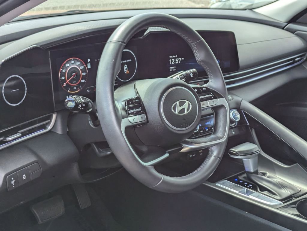 Used 2025 Hyundai Elantra SEL FWD image 14