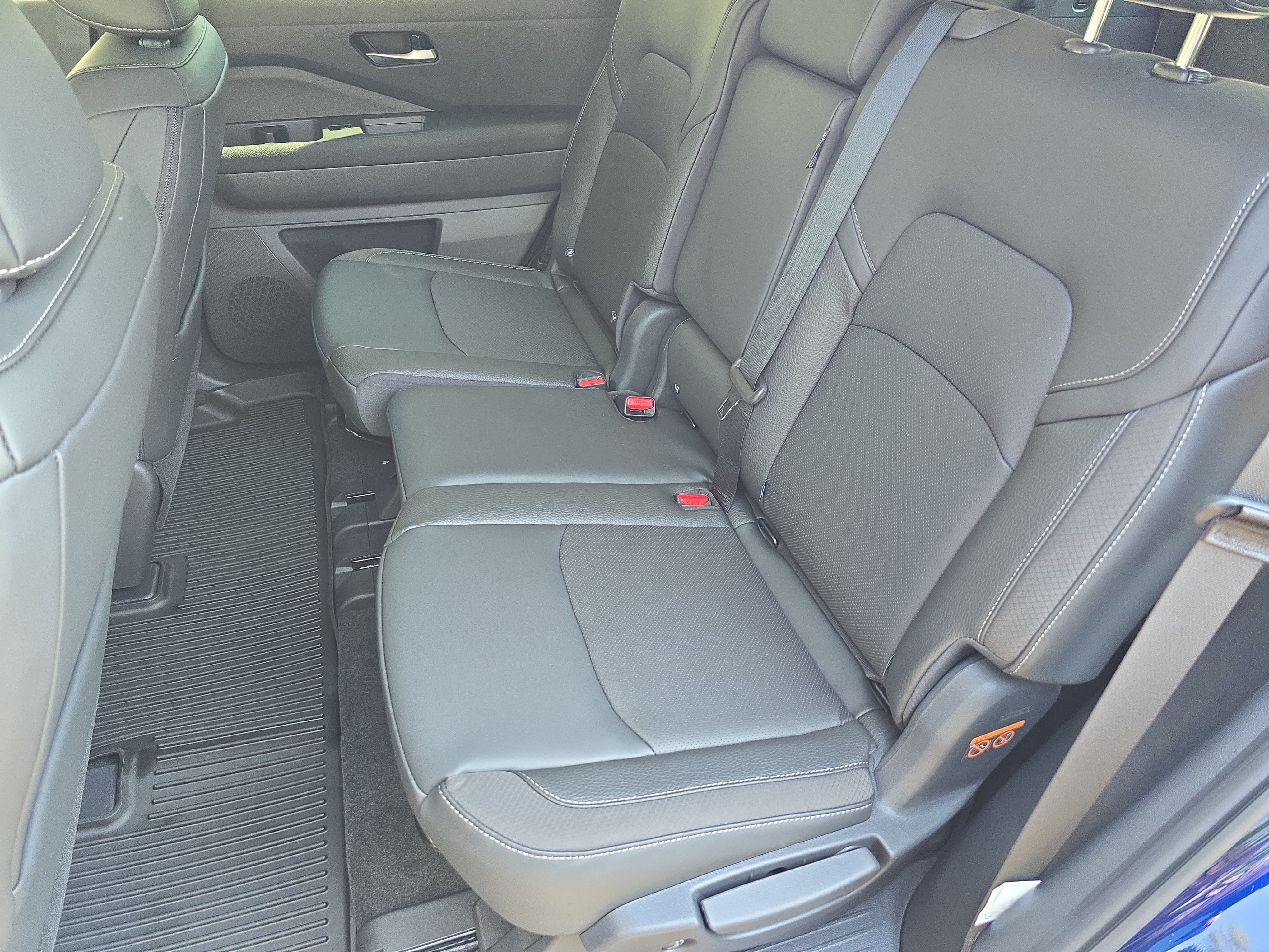 New 2026 Nissan Pathfinder SL AWD/4WD image 15