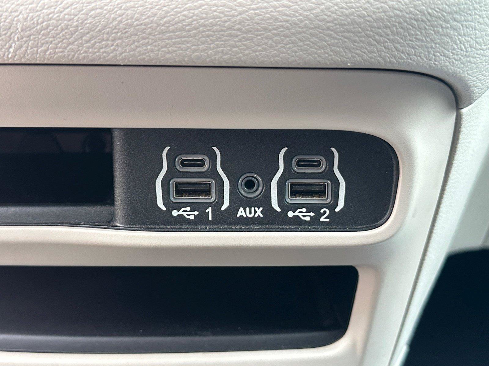Used 2023 Chrysler Pacifica Touring-L FWD image 26