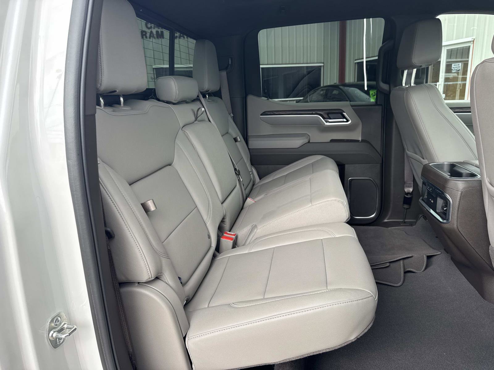 Used 2025 GMC Sierra 1500 SLT w/ SLT Premium Package image 9