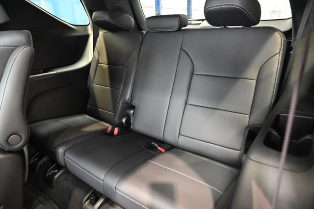 New 2027 Chevrolet Traverse LT w/ Sun and Wheel Package FWD image 12
