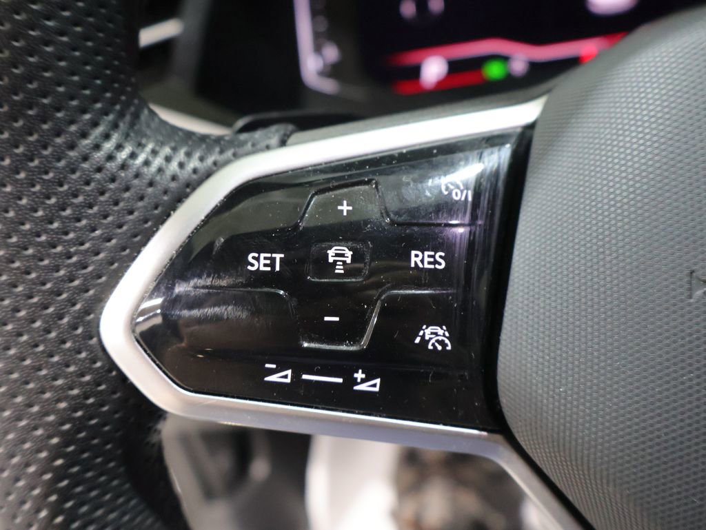 Used 2023 Volkswagen Arteon SEL Premium AWD/4WD image 34