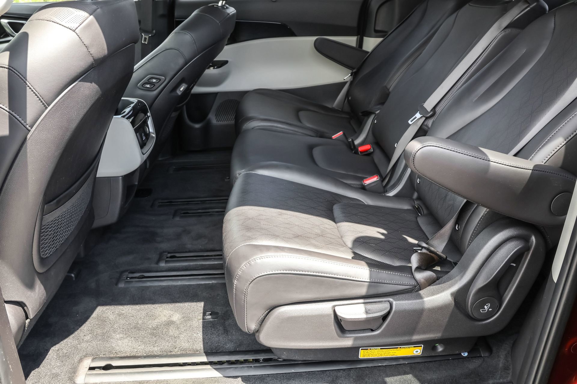 Used 2023 Kia Carnival SX image 33