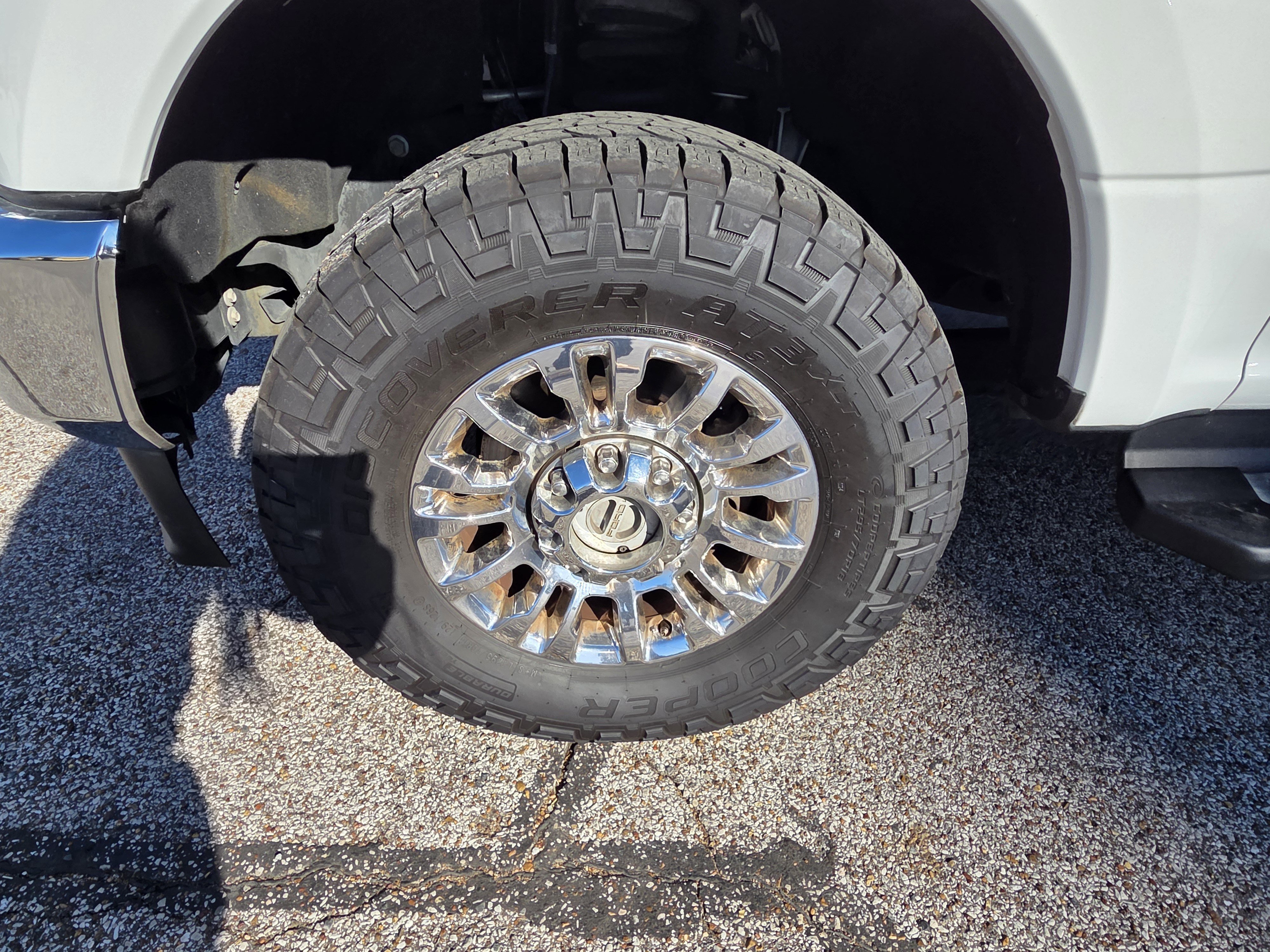 Used 2020 Ford F350 Lariat w/ Chrome Package image 9