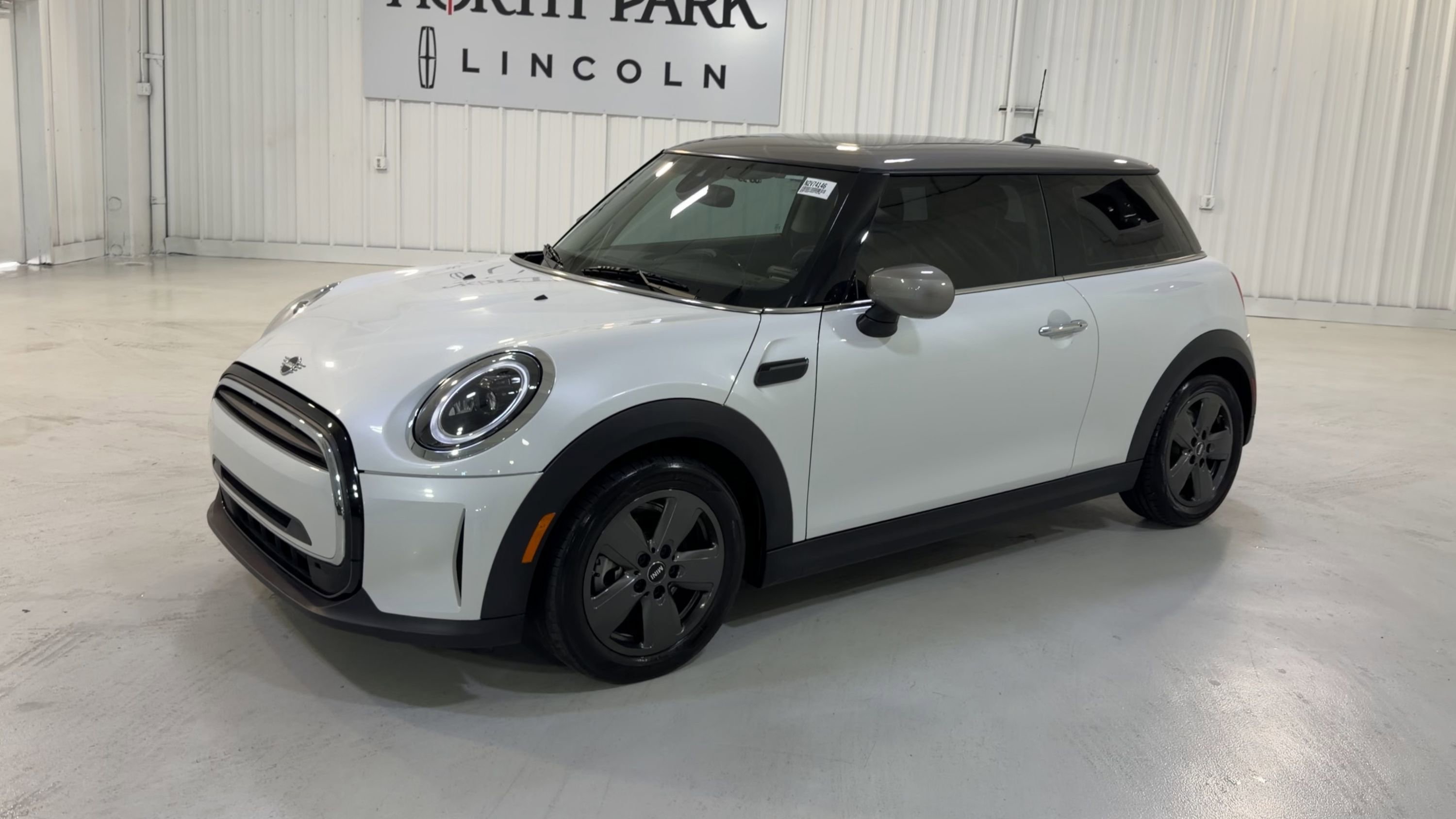 Used 2024 MINI Cooper 2-Door Hardtop w/ Signature Upholstery Package FWD image 6