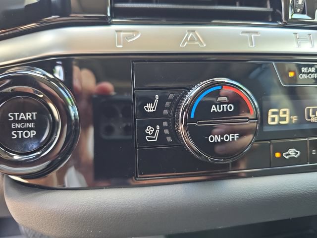 Used 2026 Nissan Pathfinder Platinum FWD image 20