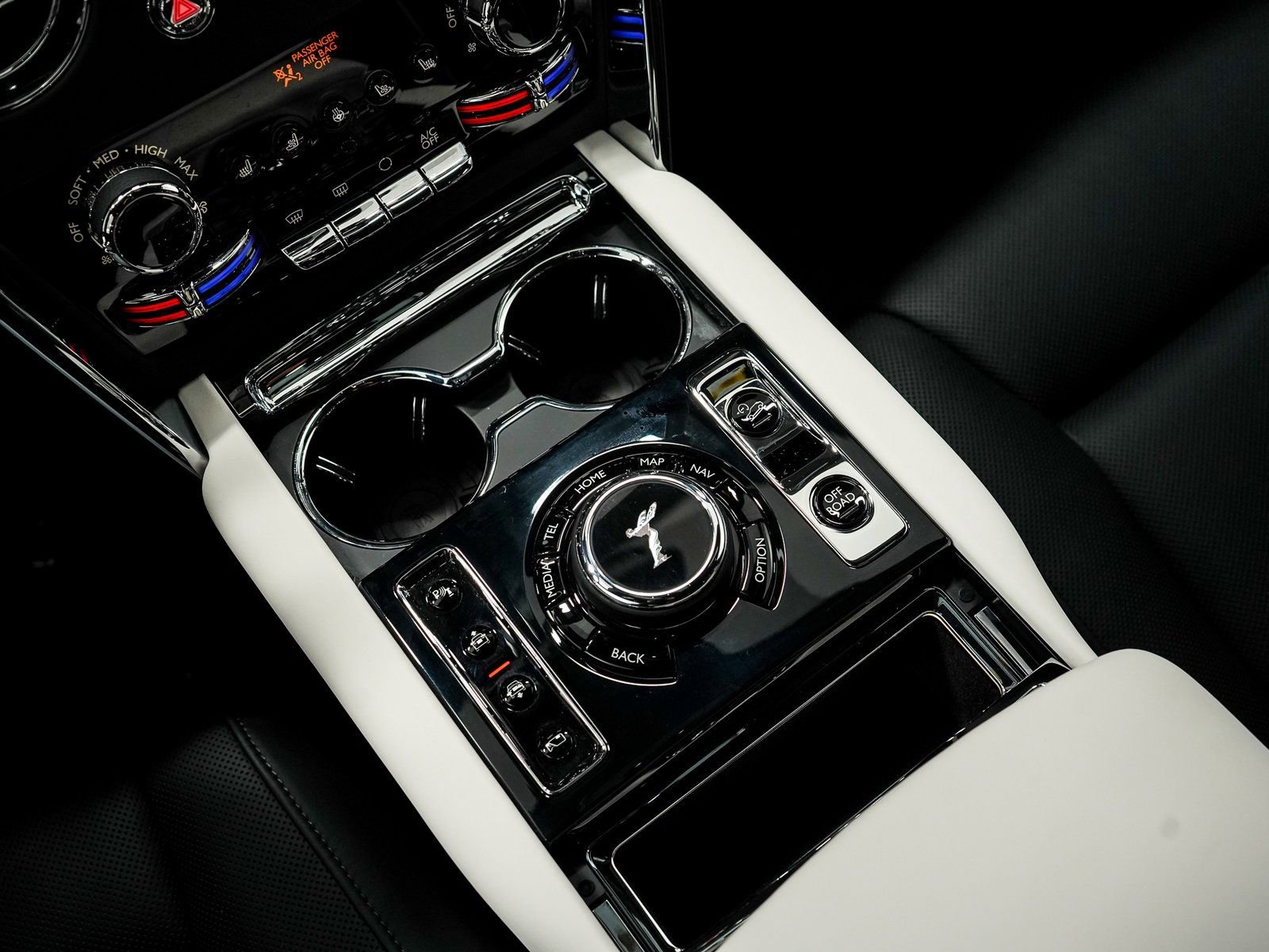 Certified 2025 Rolls-Royce Cullinan image 40