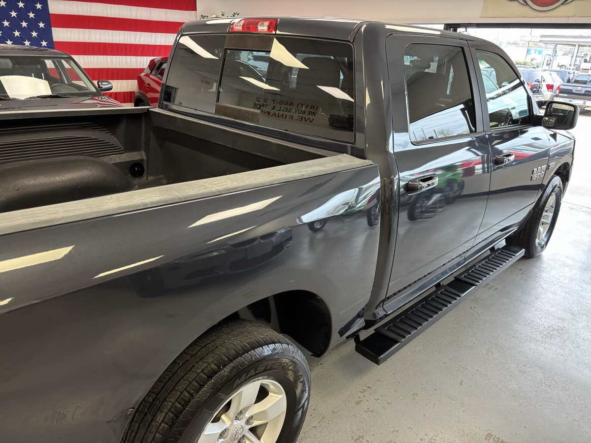 Used 2018 RAM 1500 Classic SLT AWD/4WD image 12