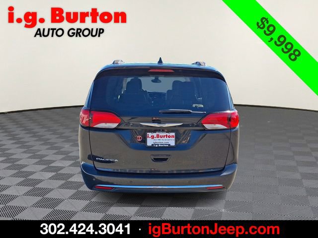 Used 2017 Chrysler Pacifica Touring-L w/ Tire & Wheel Group image 5