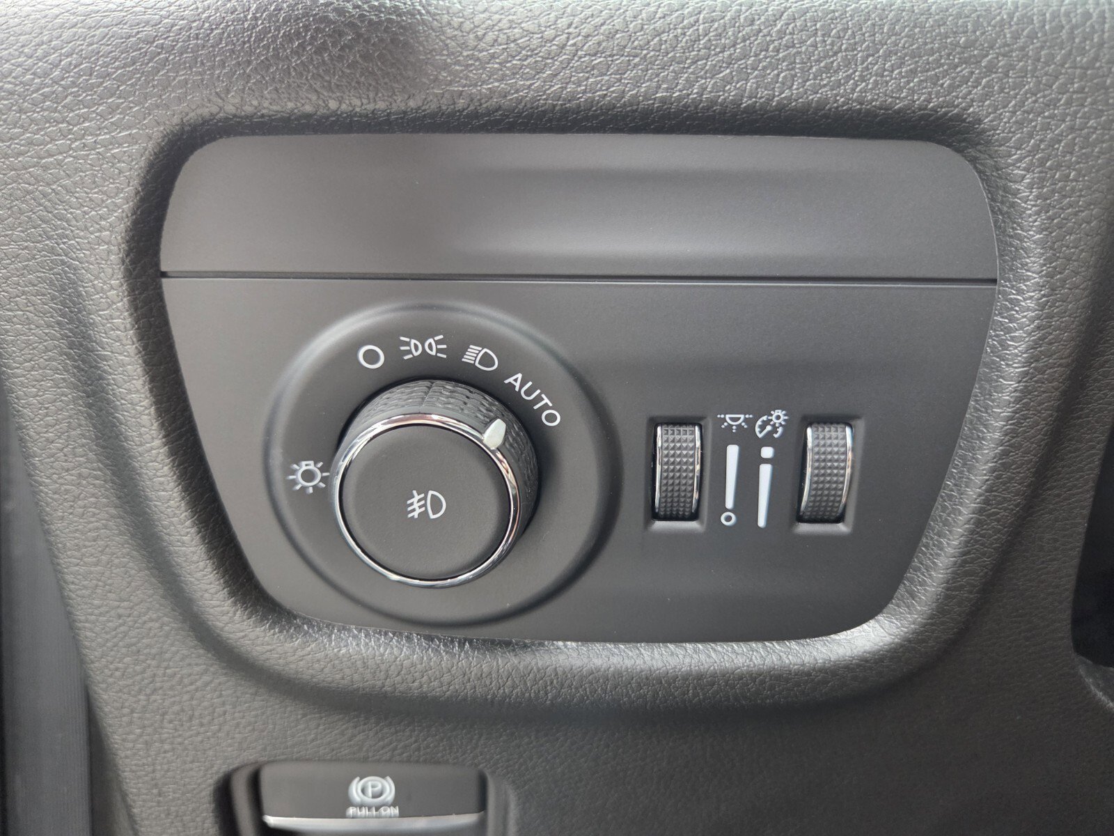 Used 2025 Jeep Grand Cherokee Limited AWD/4WD image 21
