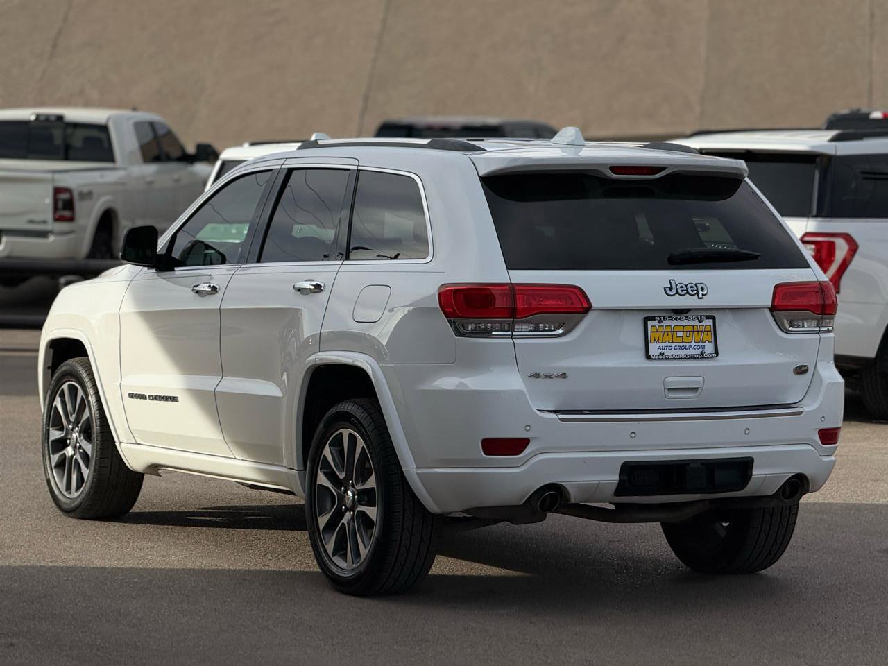 Used 2018 Jeep Grand Cherokee Overland AWD/4WD image 5