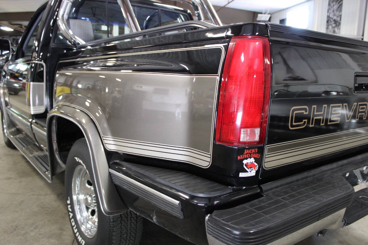 Used 1990 Chevrolet Silverado 1500 2WD Regular Cab image 11