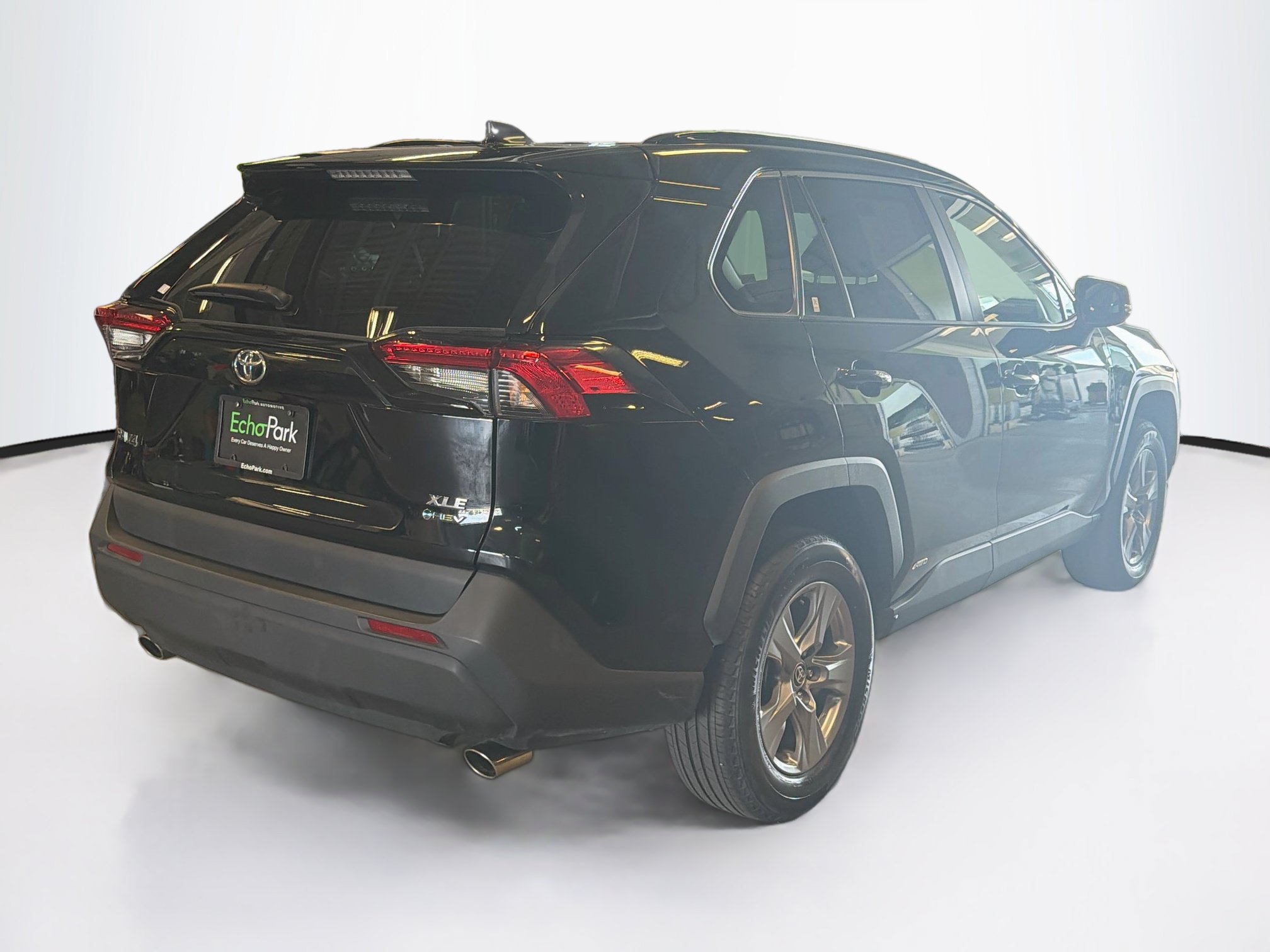 Used 2025 Toyota RAV4 XLE AWD/4WD image 9