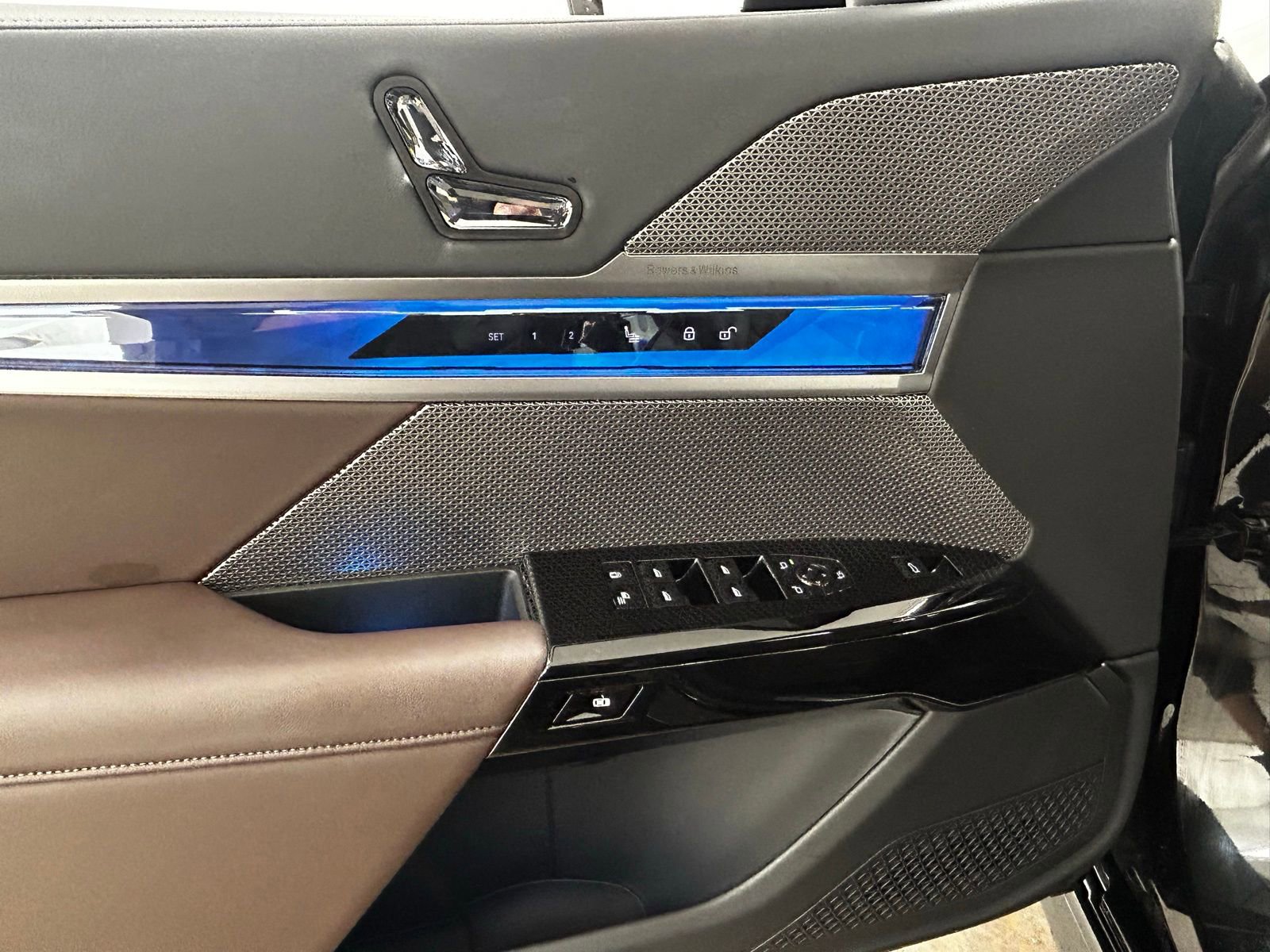 Used 2024 BMW 740i xDrive image 25