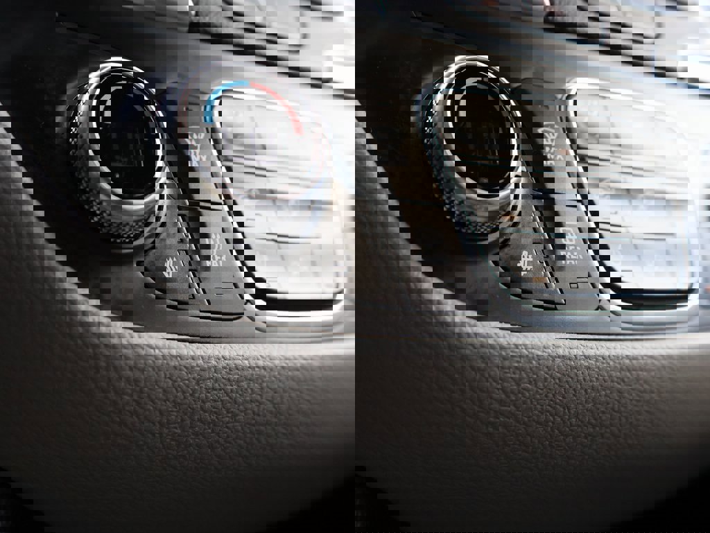 Used 2022 Chevrolet Equinox LT image 38