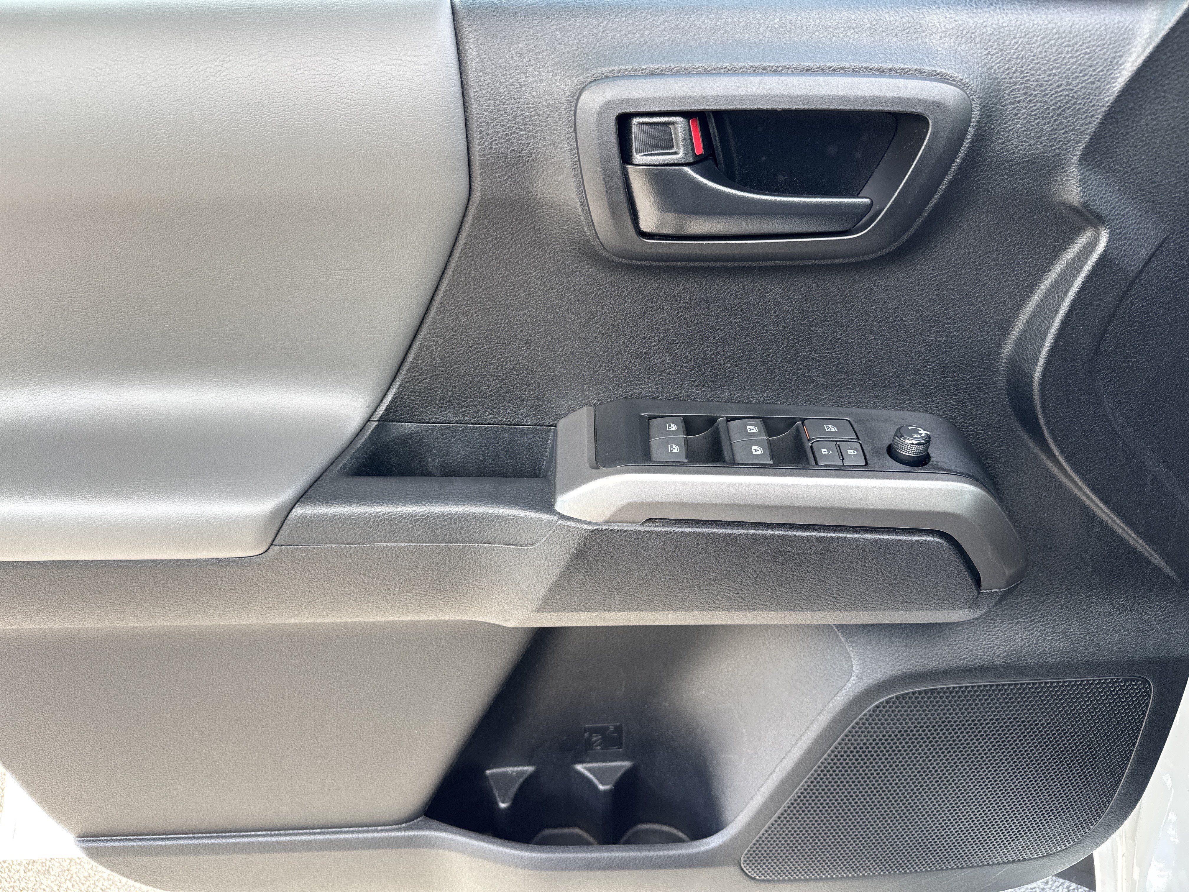 Used 2023 Toyota Tacoma SR5 RWD image 13