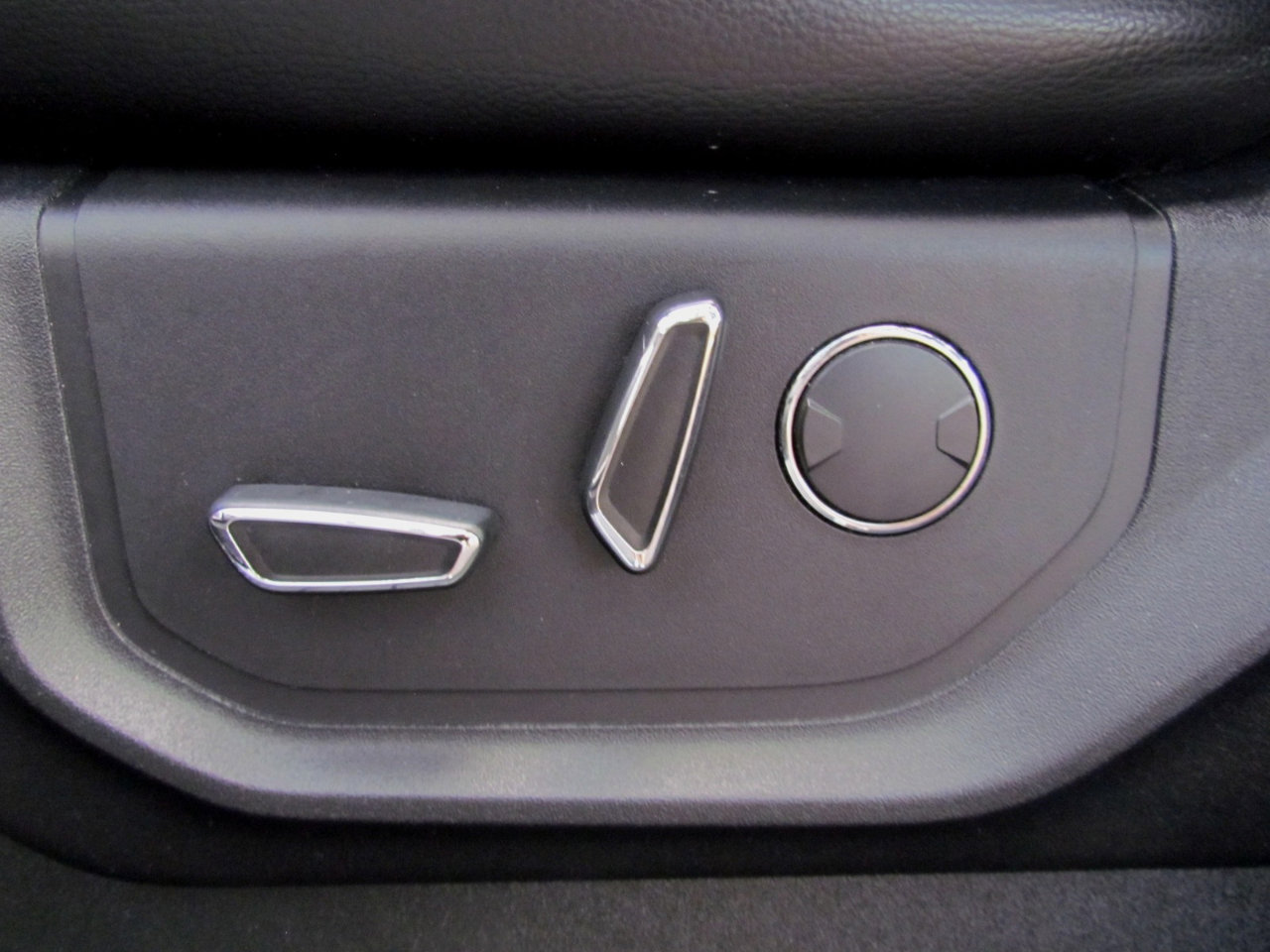 Used 2018 Ford F150 Lariat w/ Equipment Group 502A Luxury image 23