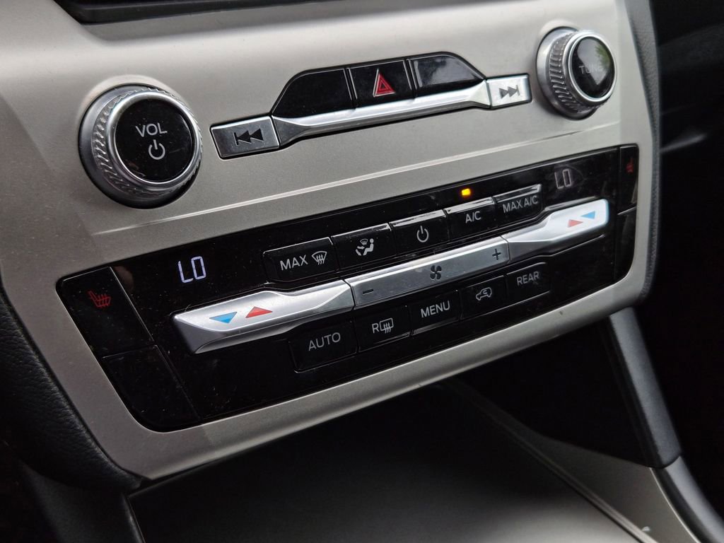 Used 2021 Ford Explorer XLT image 15