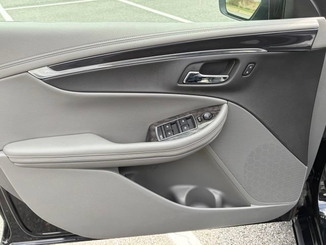 Used 2015 Chevrolet Impala LT w/ Convenience Package FWD image 11