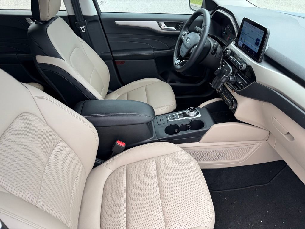 Used 2022 Ford Escape SEL FWD image 17