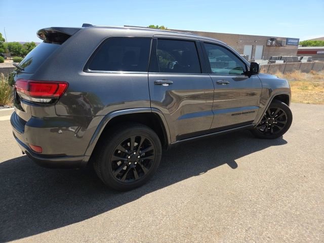 Used 2018 Jeep Grand Cherokee Altitude AWD/4WD image 4