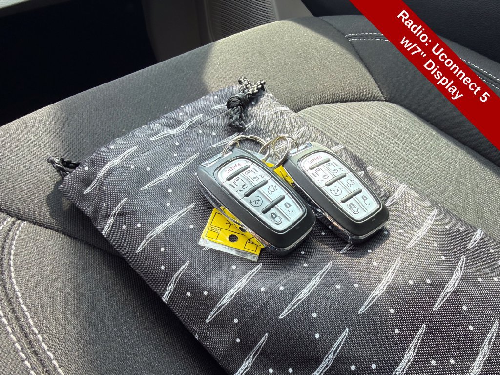 Used 2022 Chrysler Voyager LX FWD image 27