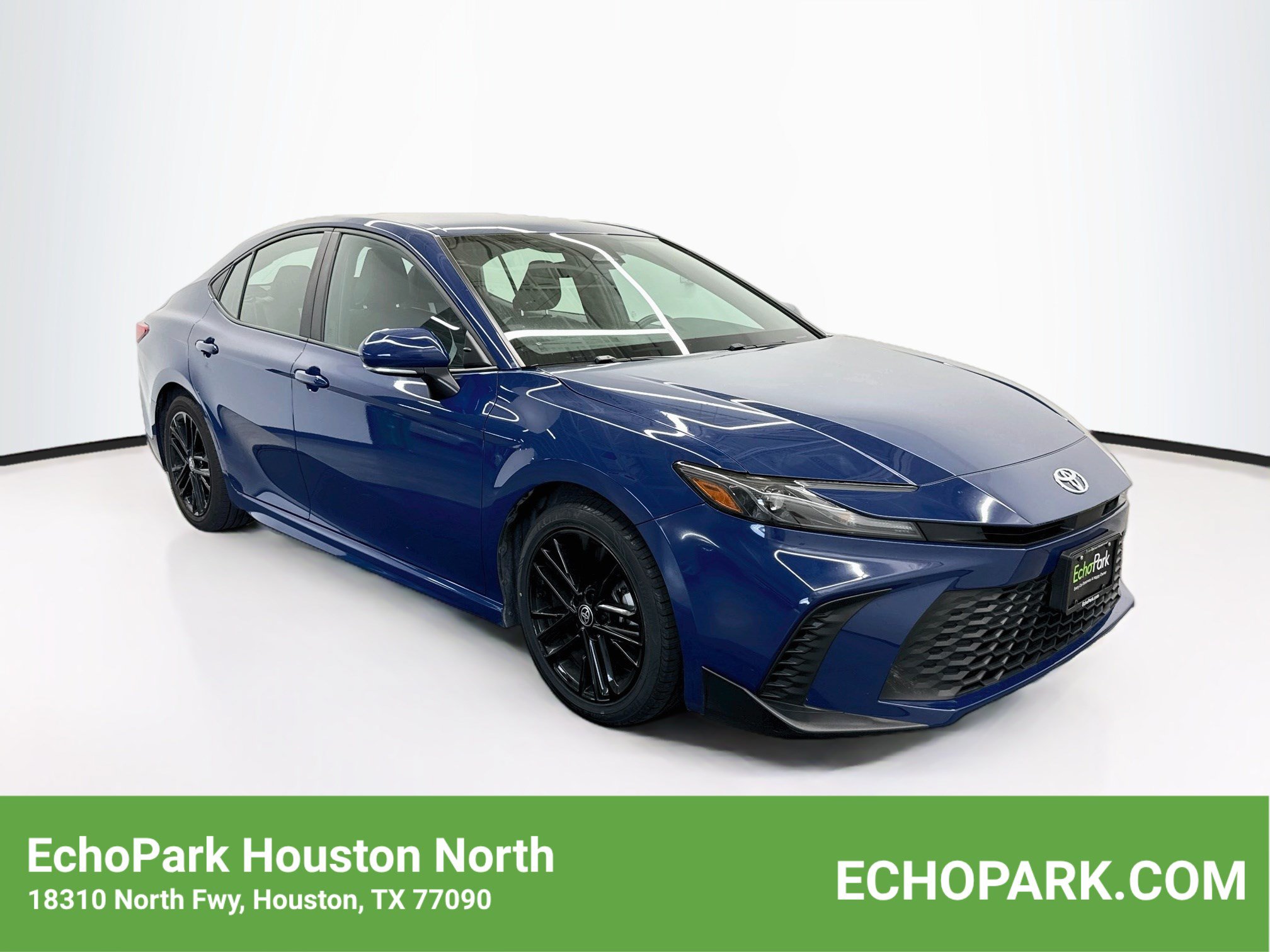 Used 2025 Toyota Camry SE FWD image 1