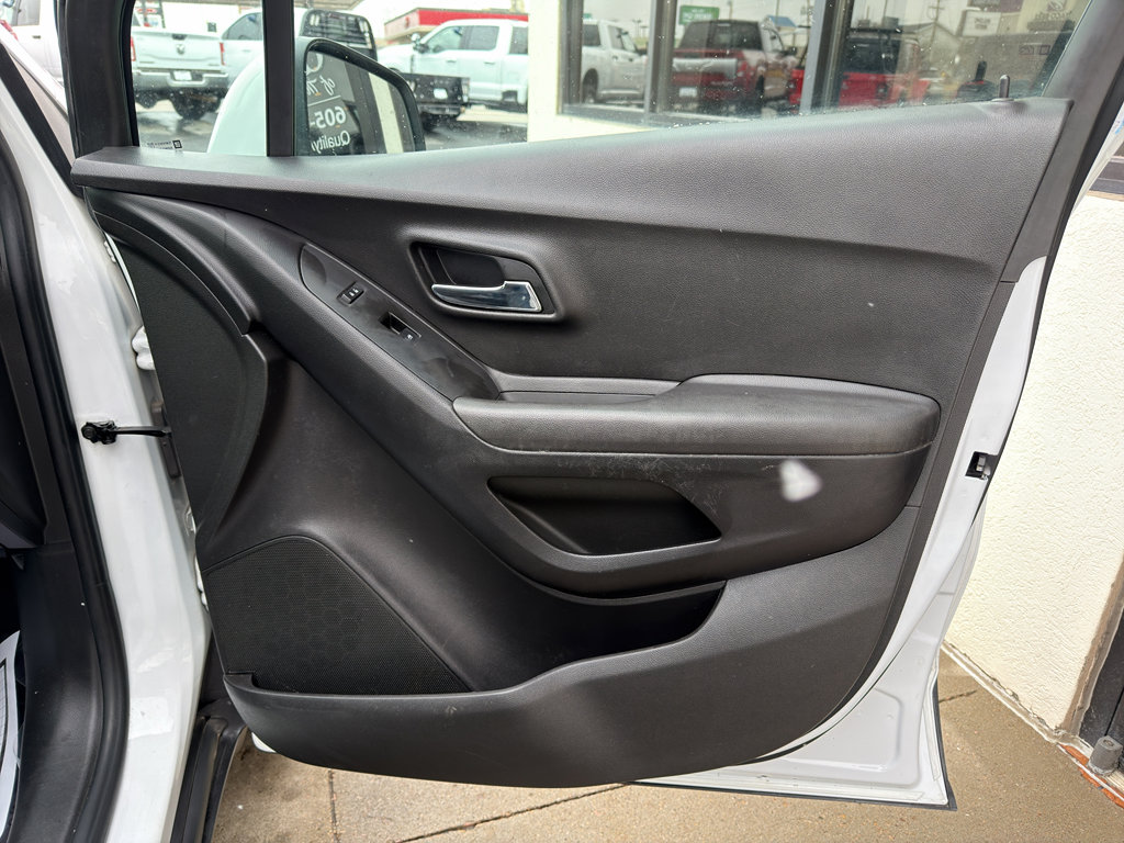 Used 2018 Chevrolet Trax LS AWD/4WD image 11