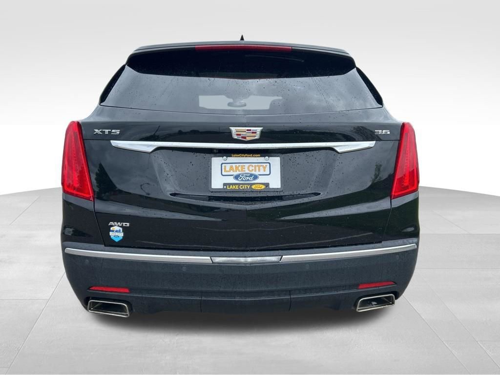 Used 2017 Cadillac XT5 Luxury w/ Driver Awareness Package AWD/4WD image 4
