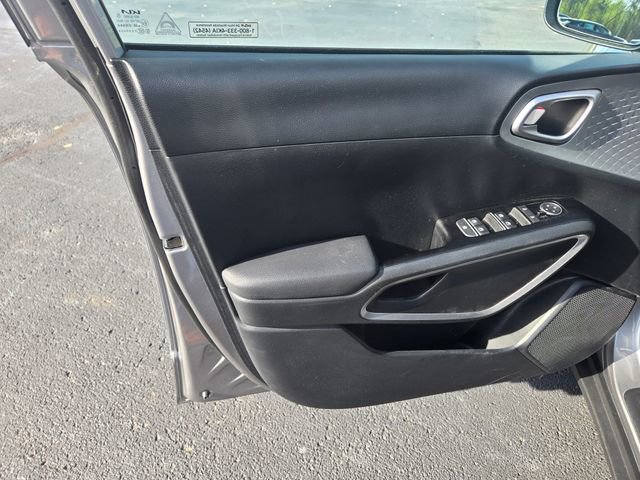 Used 2025 Kia Soul LX image 21