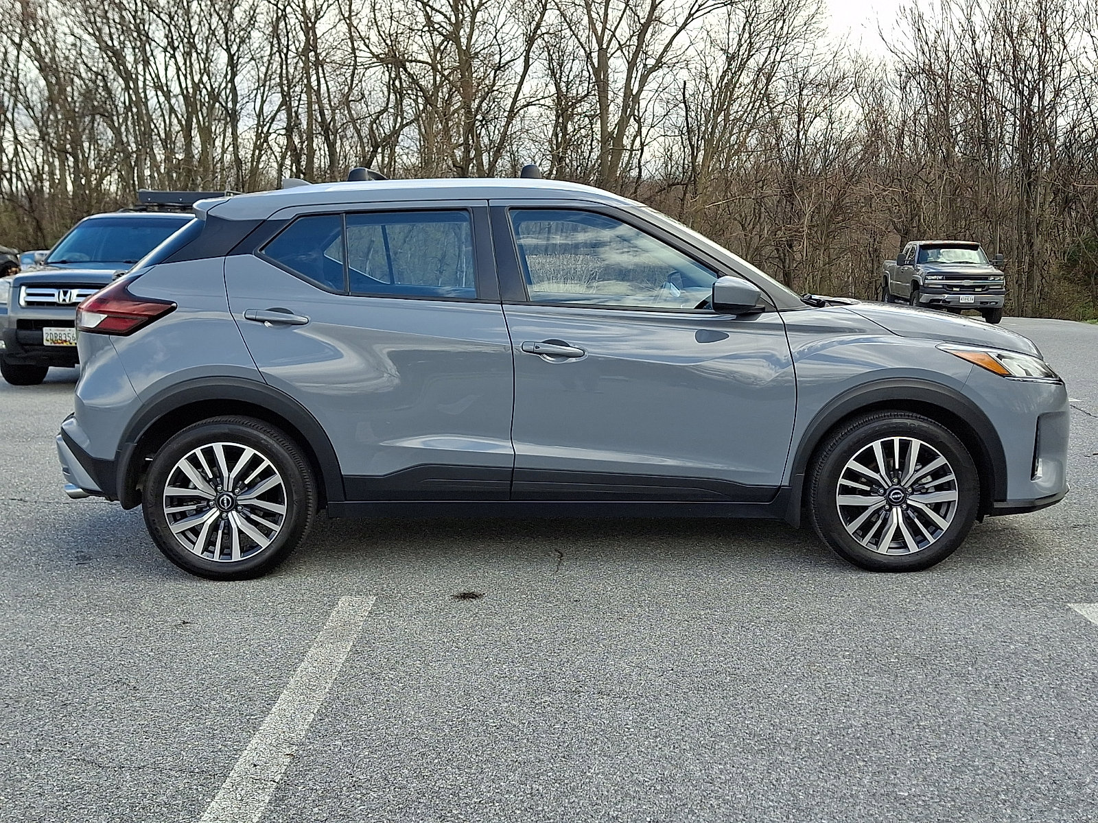 Used 2023 Nissan Kicks SV w/ Exterior Package image 7