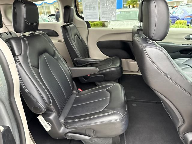 Used 2024 Chrysler Pacifica Touring-L image 12