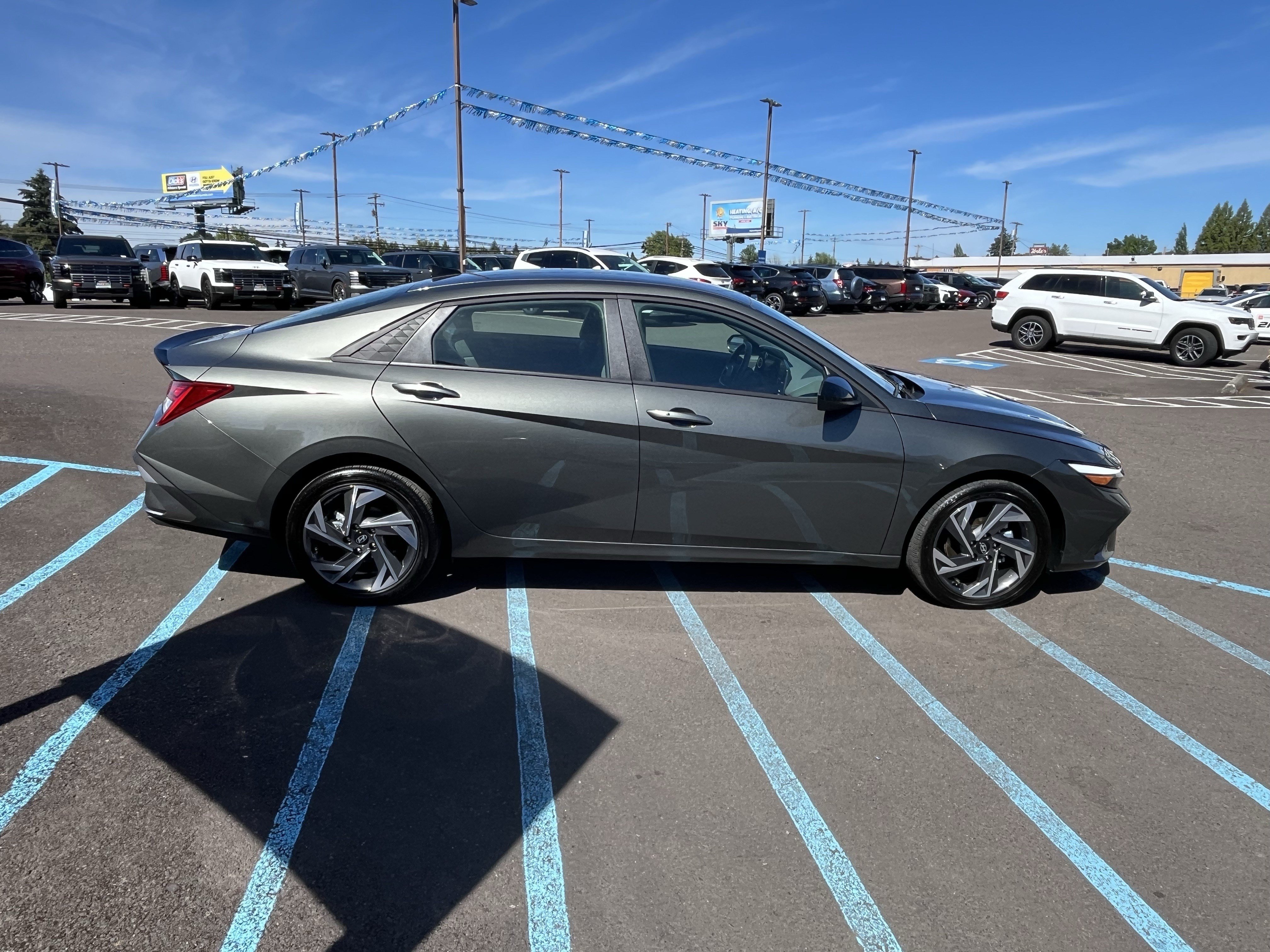 Certified 2025 Hyundai Elantra Hybrid FWD image 6