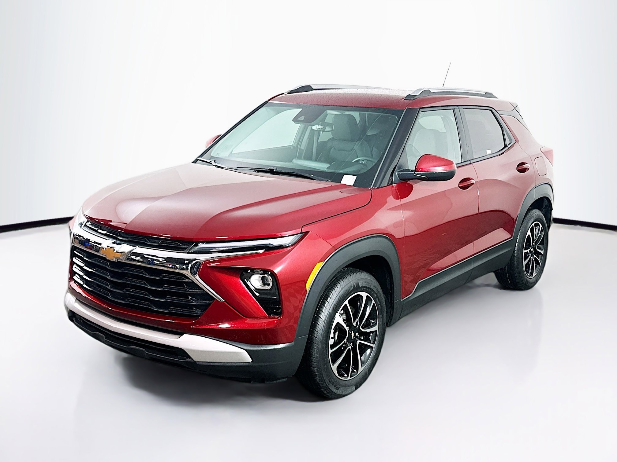 Used 2025 Chevrolet TrailBlazer LT w/ Driver Confidence Package image 3