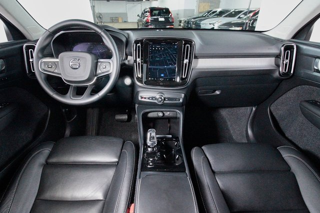 Certified 2025 Volvo XC40 B5 Plus image 6