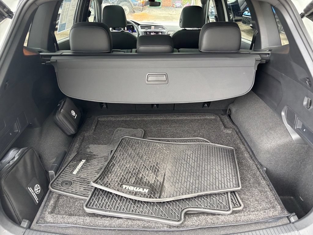 Certified 2024 Volkswagen Tiguan SE R-Line AWD/4WD image 28