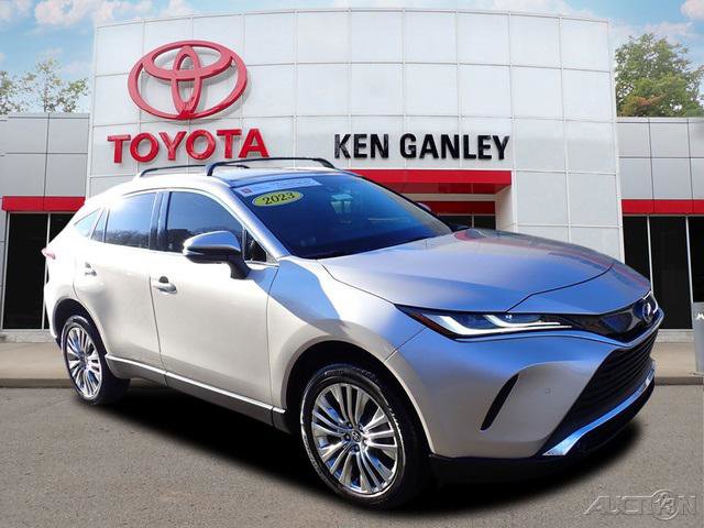 Certified 2023 Toyota Venza XLE image 1