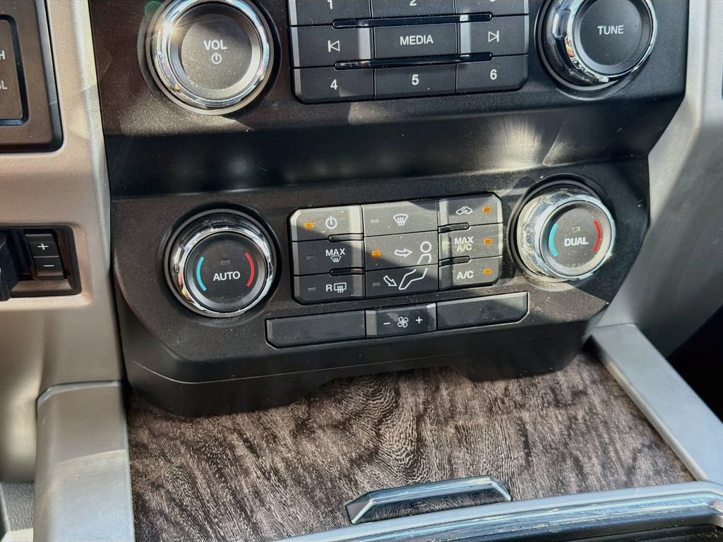 Used 2019 Ford F350 Lariat w/ Chrome Package AWD/4WD image 17