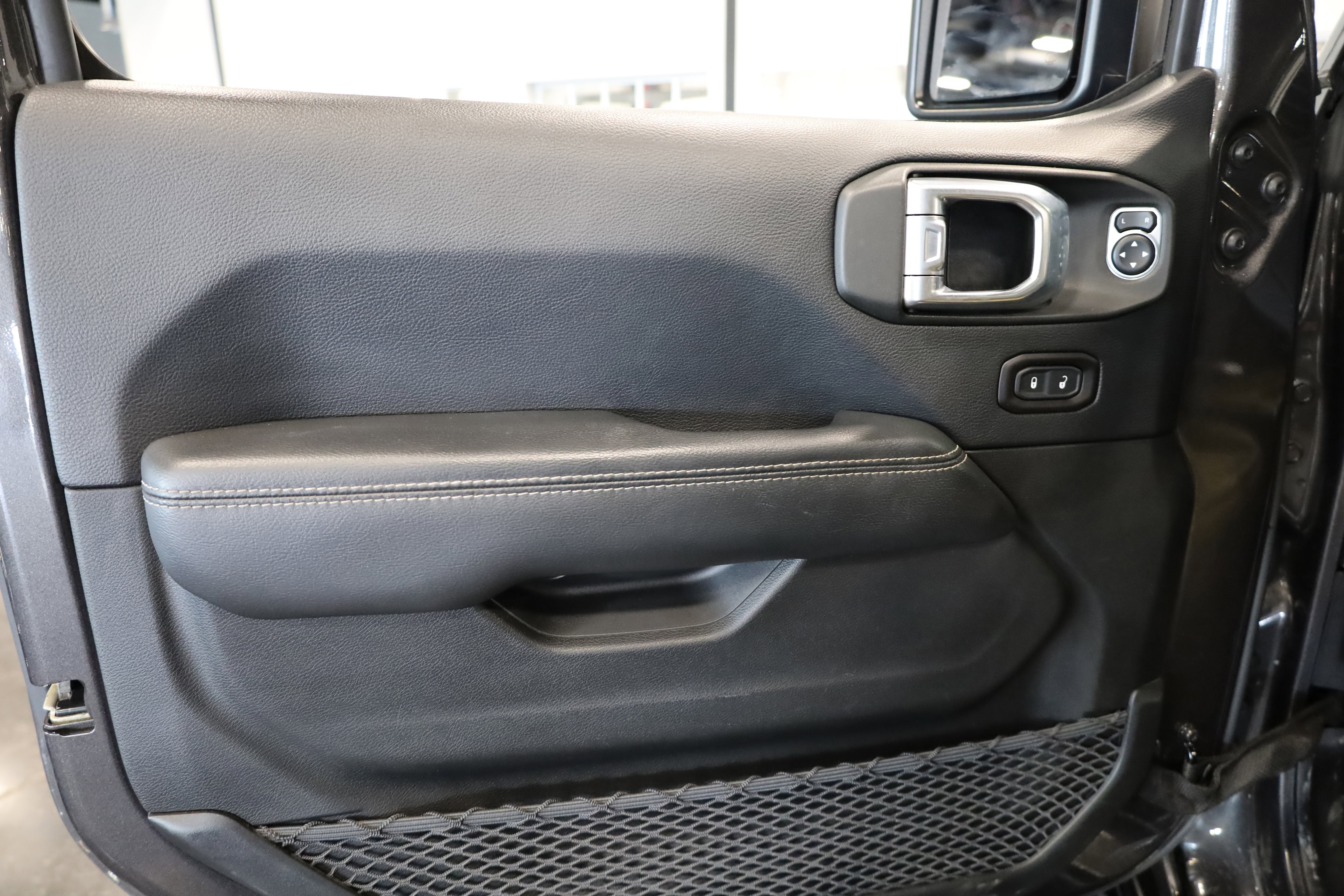 Used 2018 Jeep Wrangler Unlimited Rubicon image 15