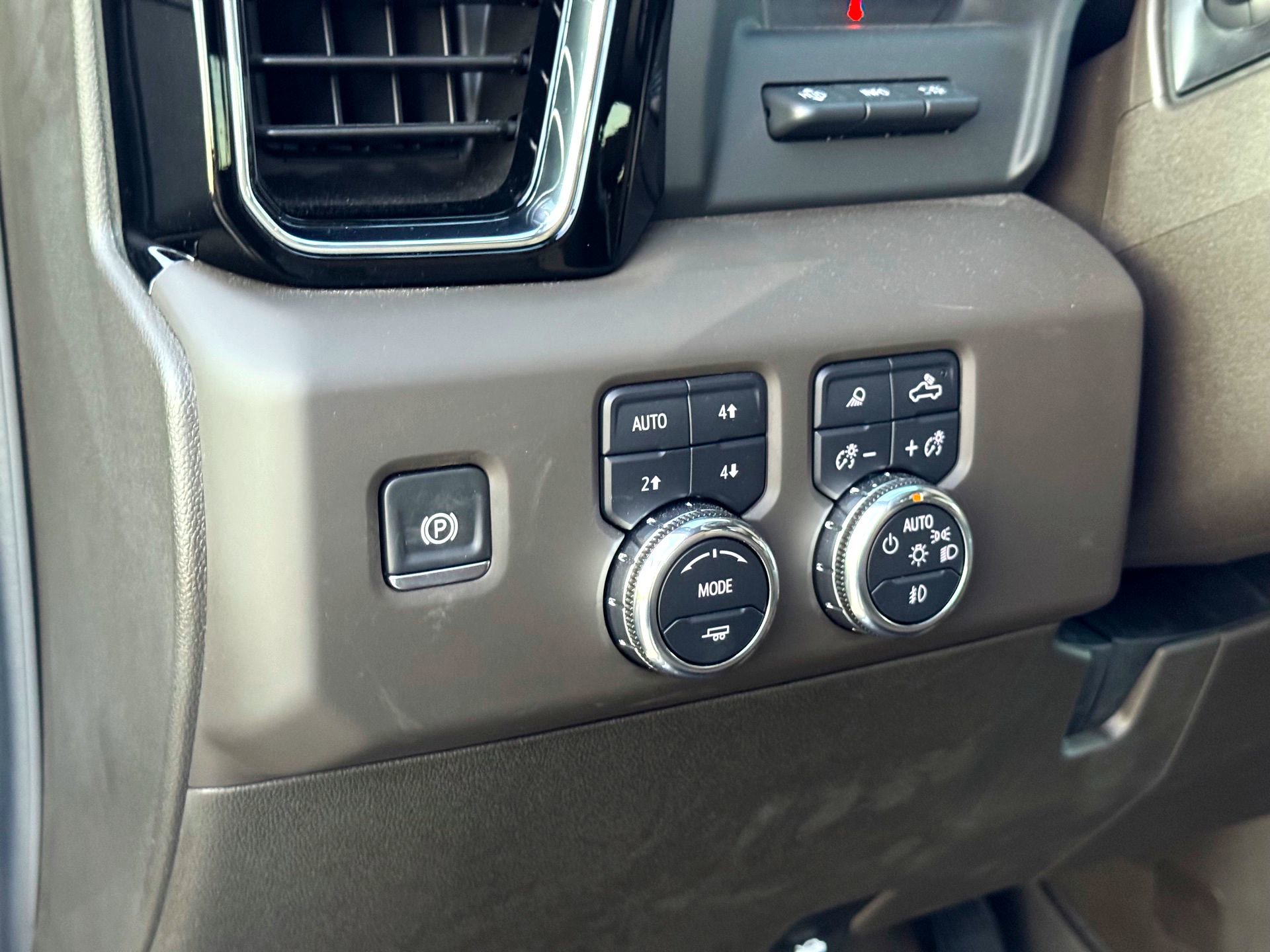 Used 2025 GMC Sierra 2500 Denali w/ Denali Reserve Package image 15