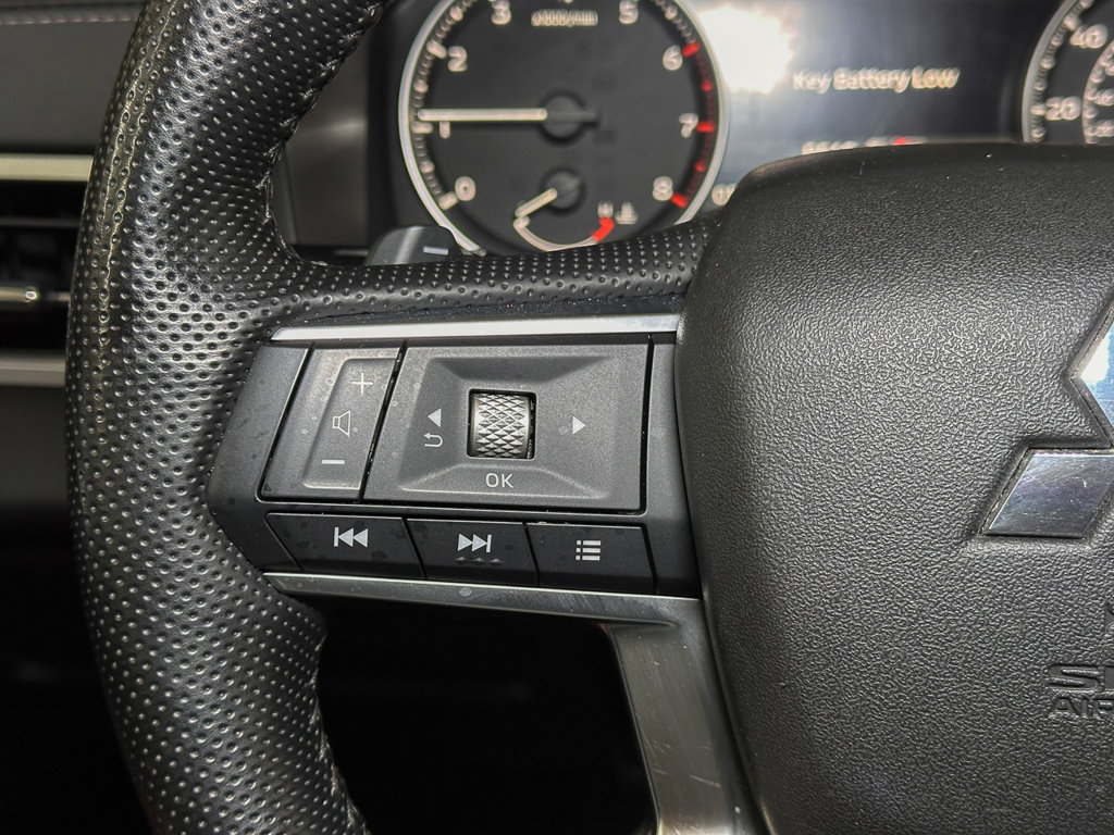 Used 2024 Mitsubishi Outlander AWD image 36