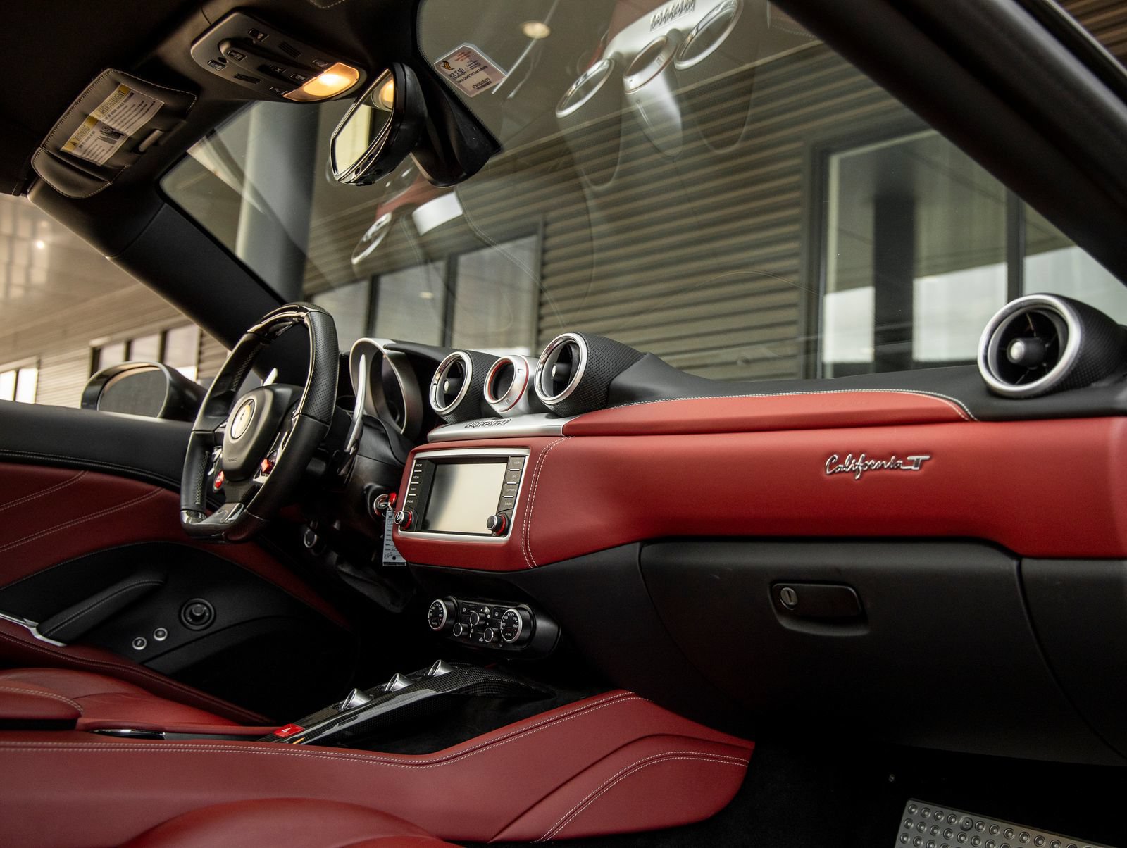 Used 2016 Ferrari California T RWD image 41